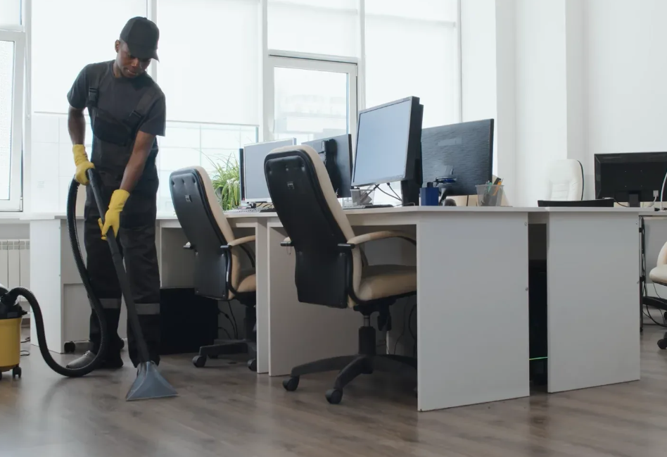 Commercial cleaning equipment and cart